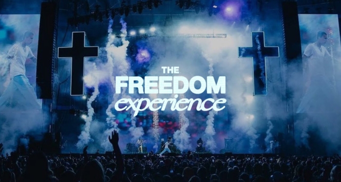 Justin Bieber Gives Glory to Jesus During The Freedom Experience