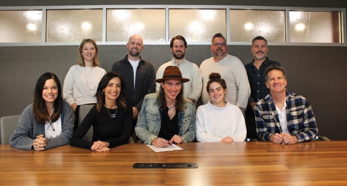 Seph Schlueter Signs to Provident Entertainment